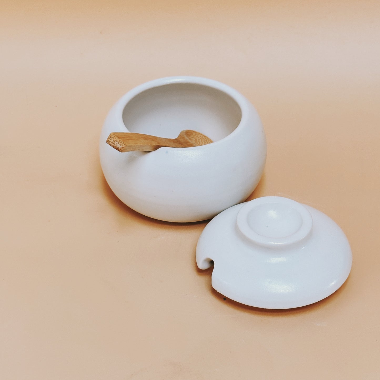 Lidded Rounded Cellar with spoon