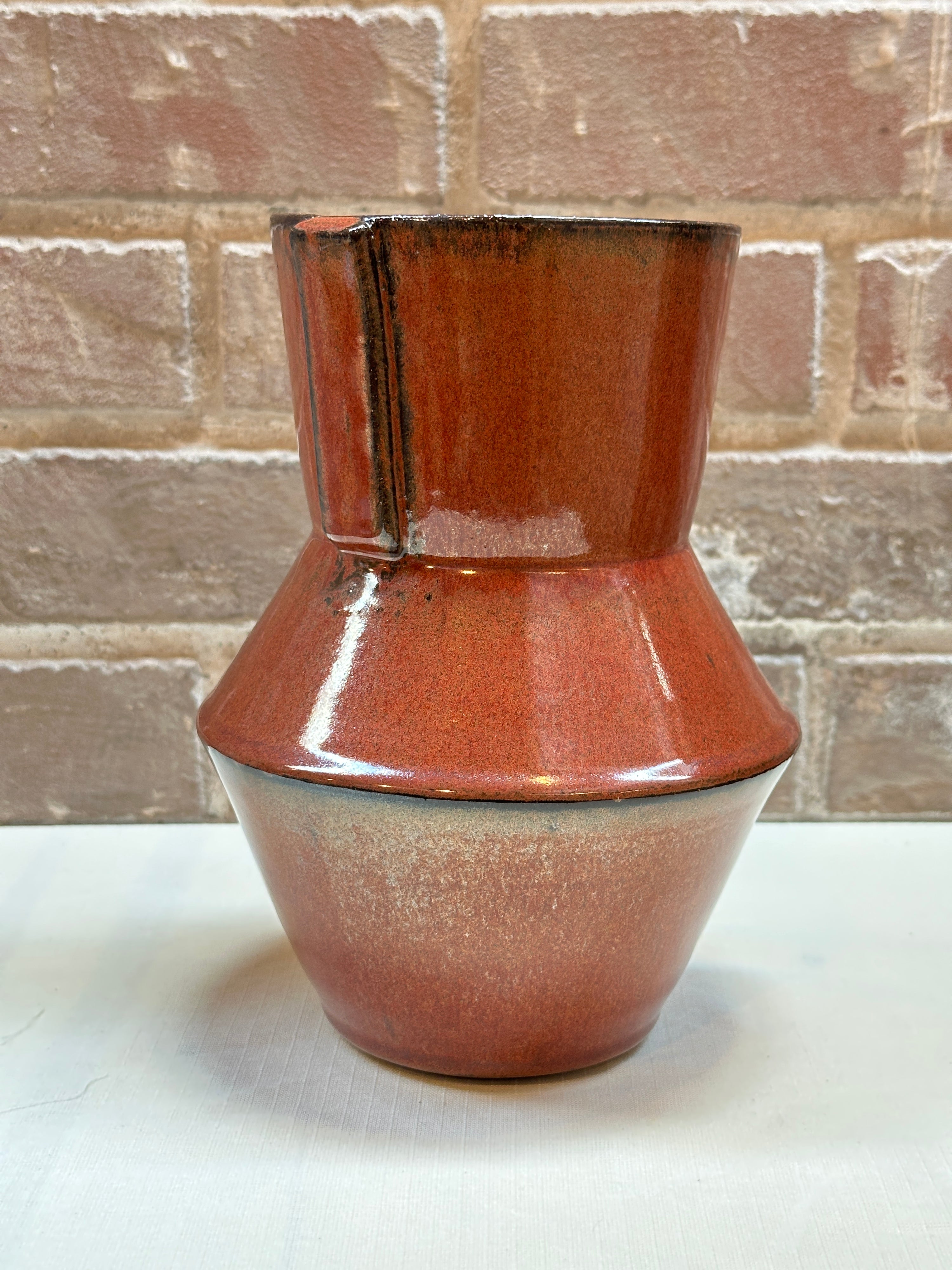 Angled Vase - Pizza Sauce