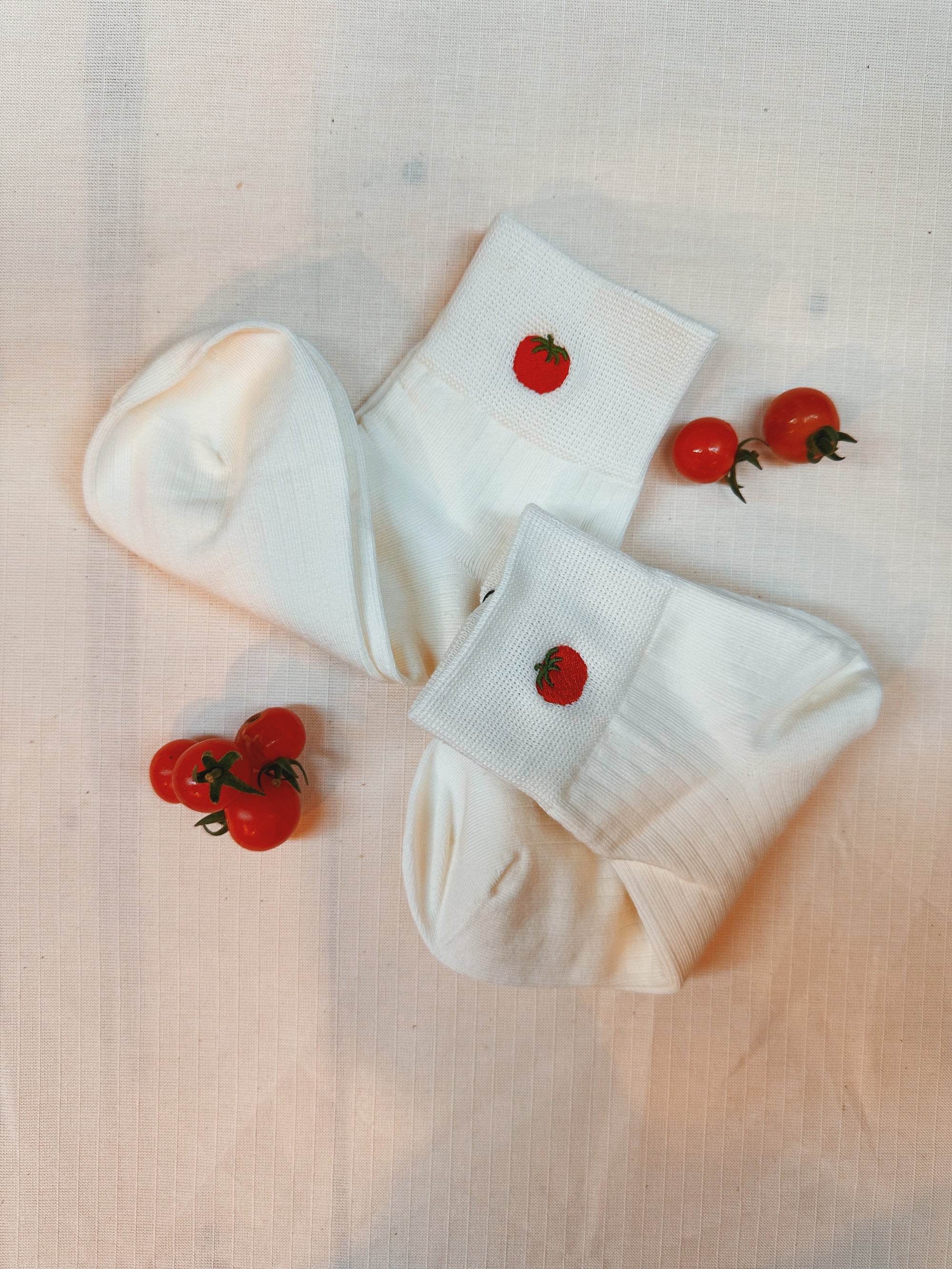 Embroidered tomato ankle sock