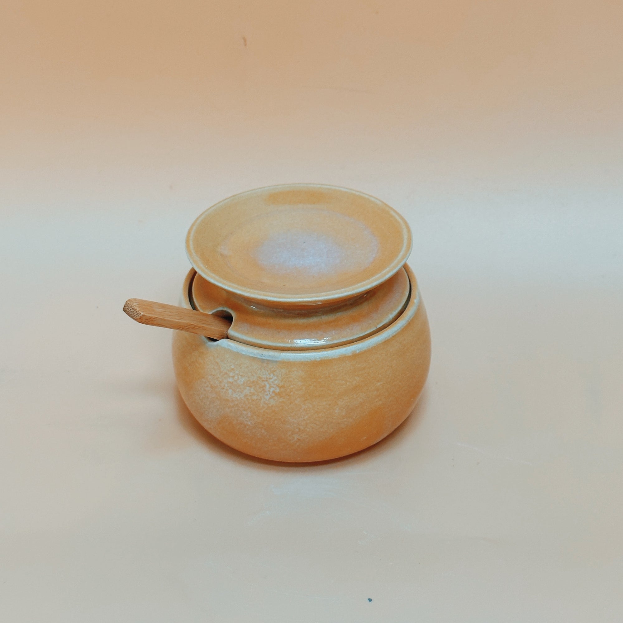 Lidded Round Cellar with spoon
