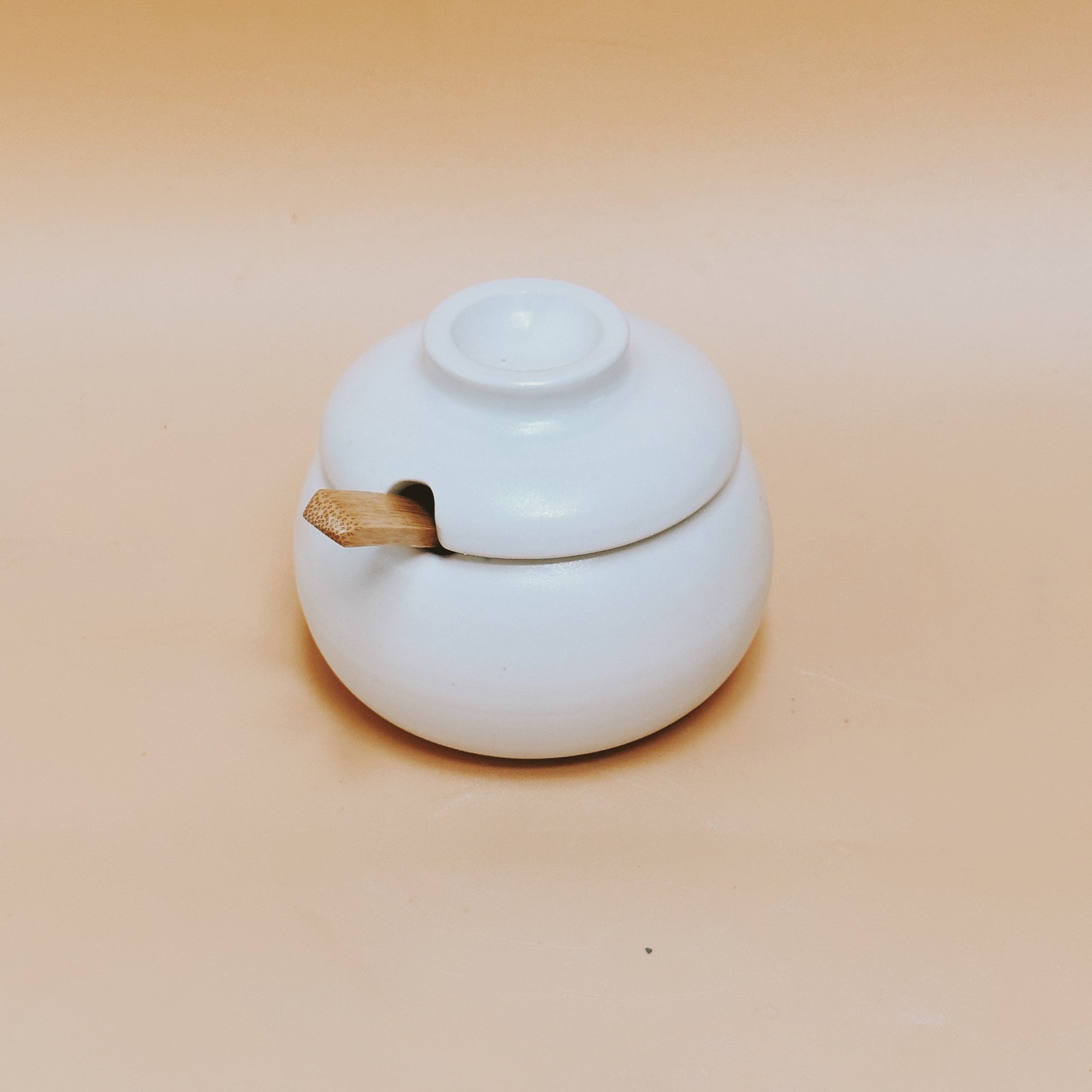 Lidded Rounded Cellar with spoon