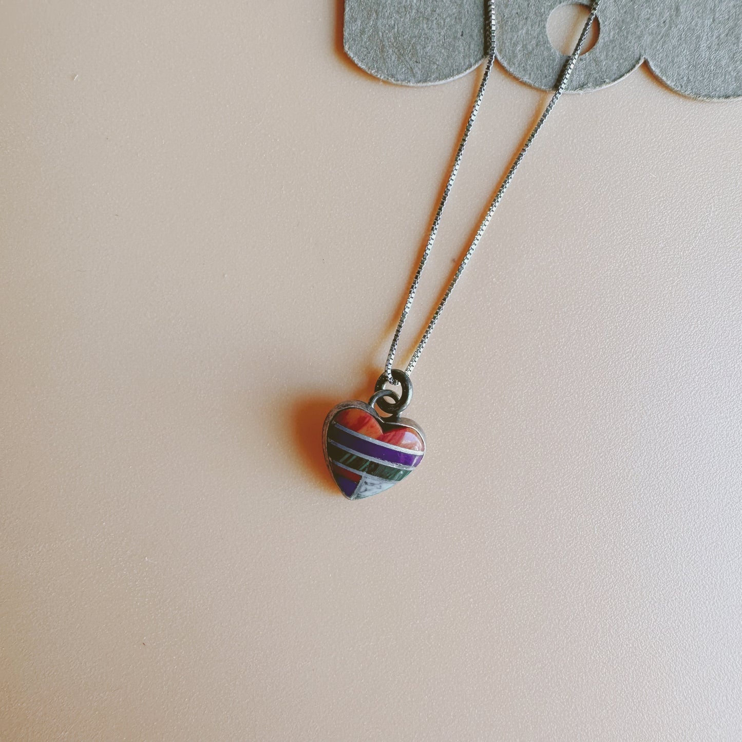 Pendent choker
