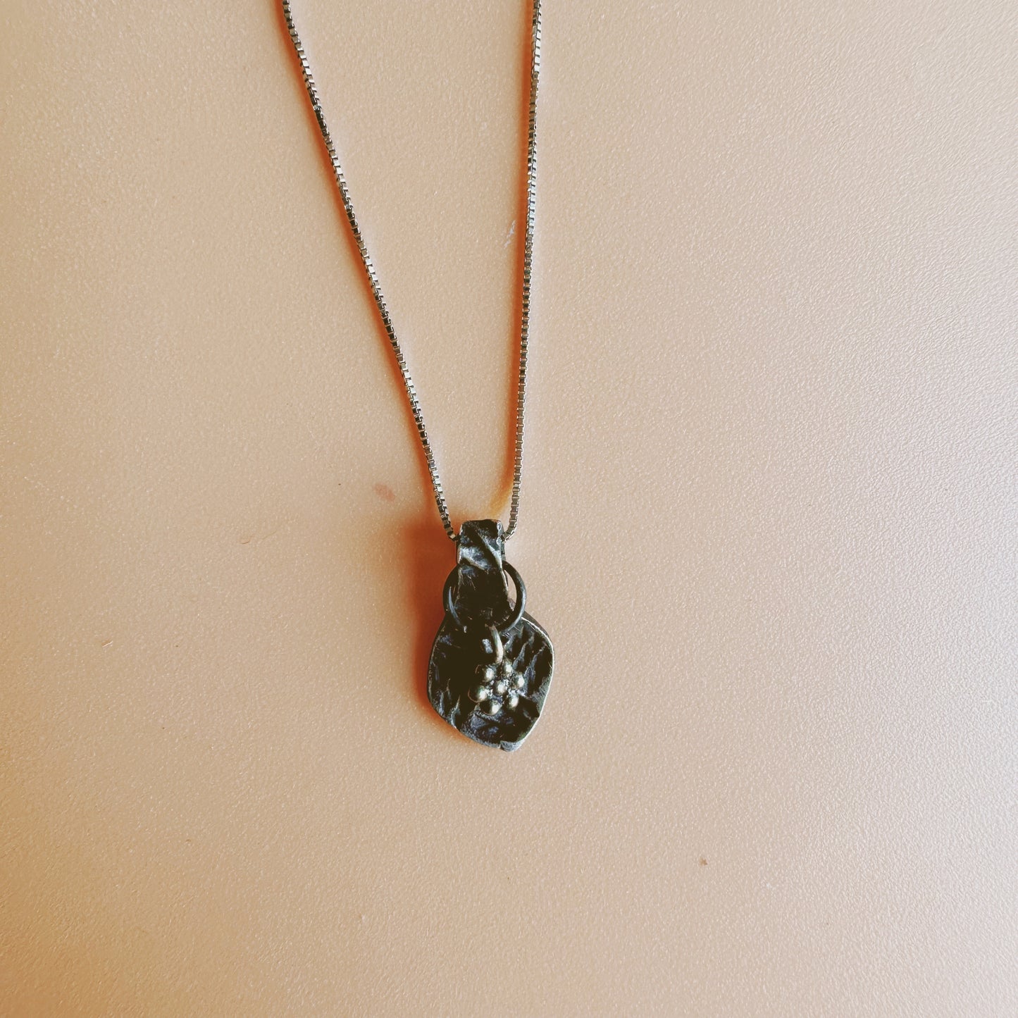 Pendent choker